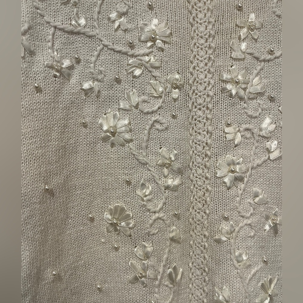 Vintage Cream Floral ribbon Embroidered and pearl beaded tunic style Sweater. - Picture 4 of 10